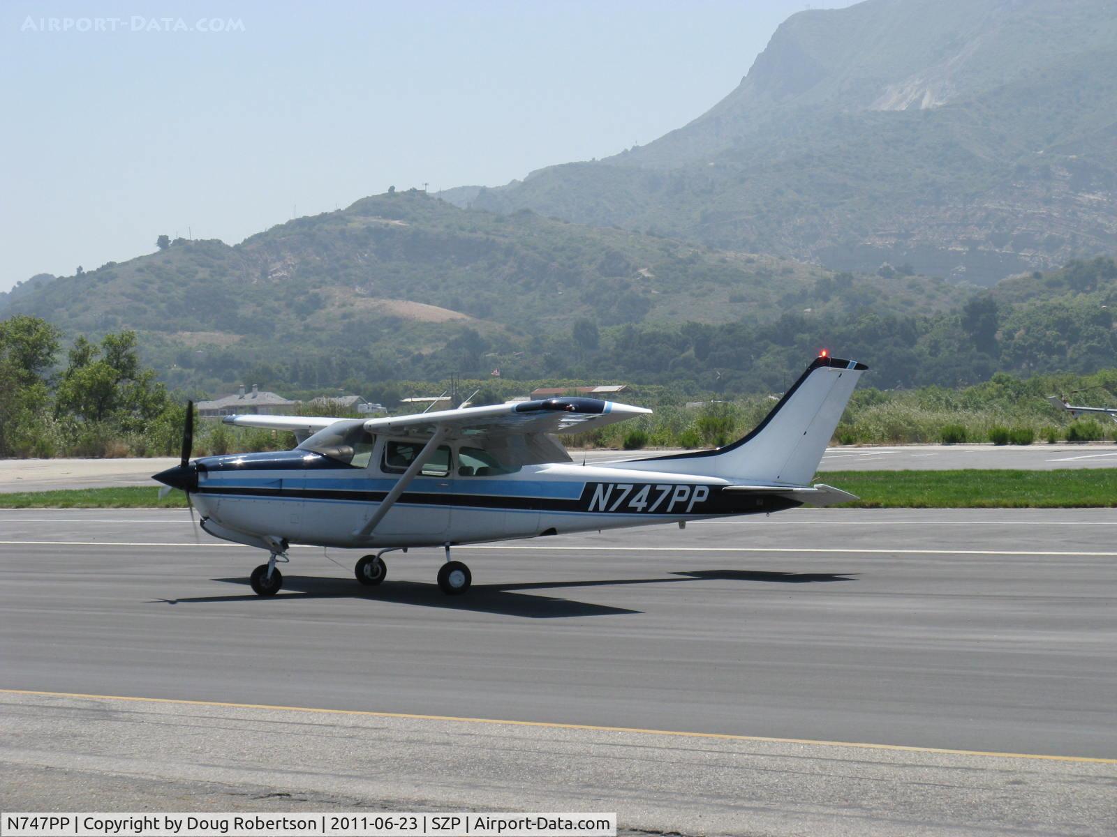 N747PP, 1980 Cessna 182R Skylane C/N R18201587, 1980 Cessna R182 SKYLANE RG, Lycoming O-540-J3C5D 235 Hp, taxi off the active