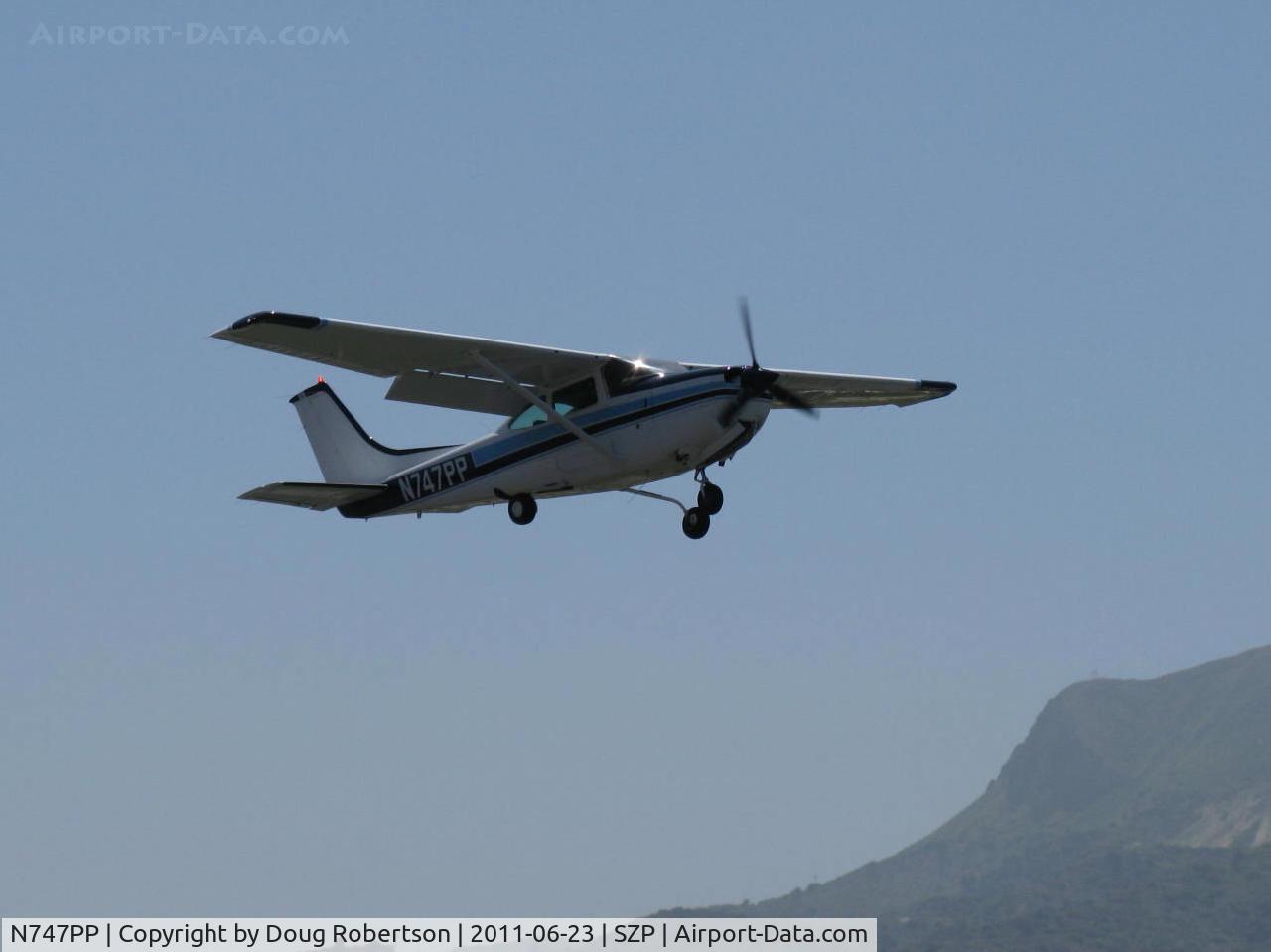 N747PP, 1980 Cessna 182R Skylane C/N R18201587, 1980 Cessna R182 SKYLANE RG, Lycoming O-540-J3C5D 235 Hp, sucken 'em up-Takeoff climb Rwy 22