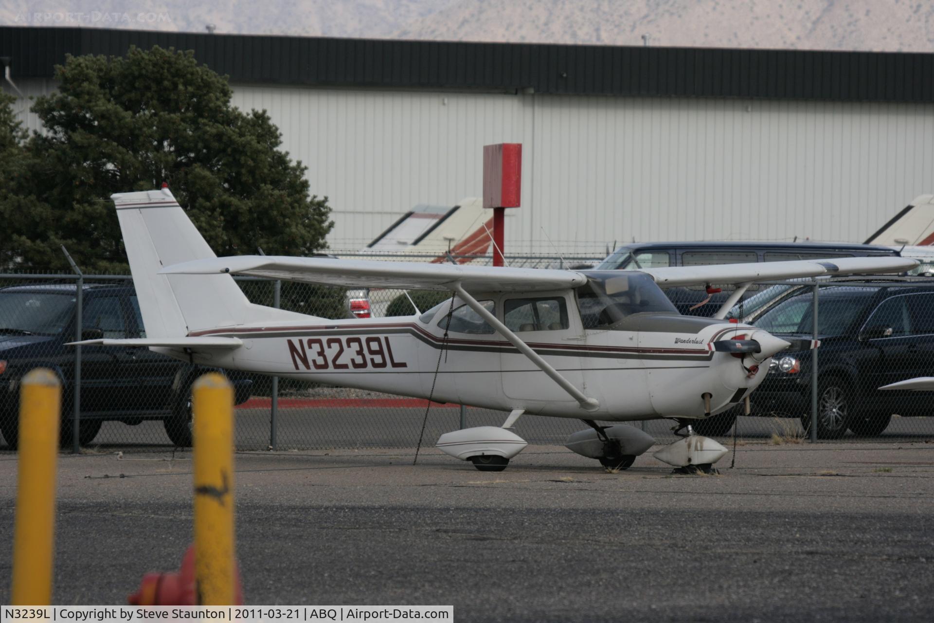 N3239L, 1967 Cessna 172H C/N 17256139, Taken at Alburquerque International Sunport Airport, New Mexico in March 2011 whilst on an Aeroprint Aviation tour