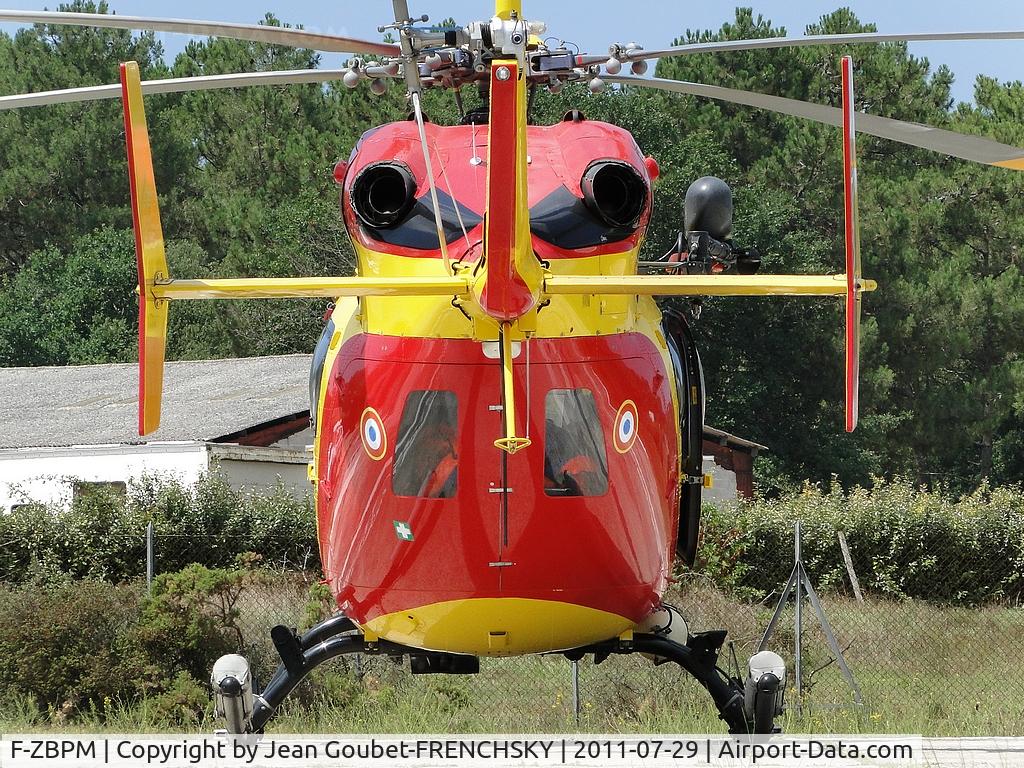 F-ZBPM, Eurocopter-Kawasaki EC-145 (BK-117C-2) C/N 9022, Dragon au parking base sécurité civile 