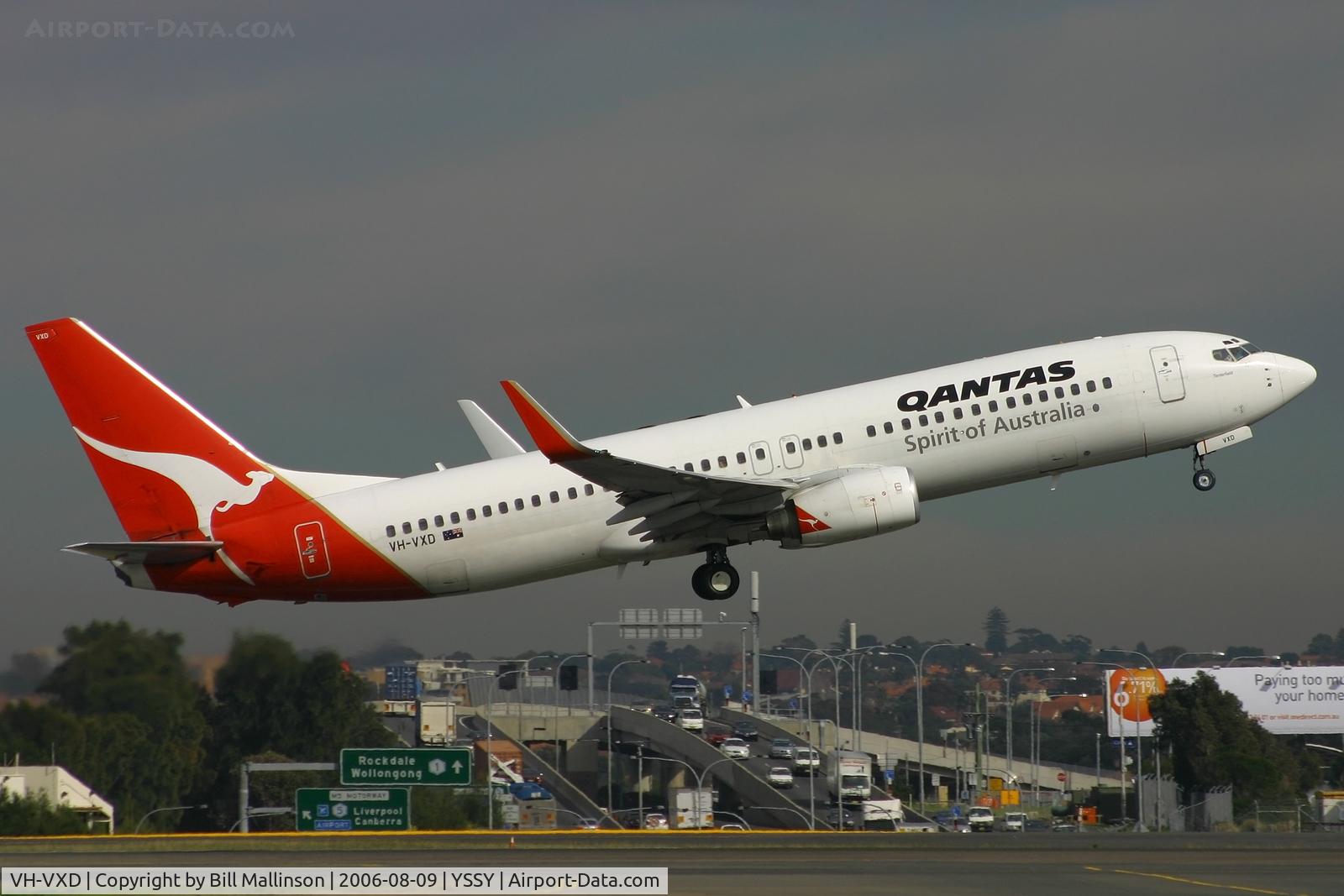 VH-VXD, 2001 Boeing 737-838 C/N 29552, away from 34L