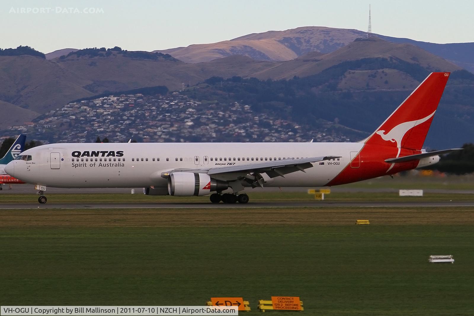 VH-OGU, 1998 Boeing 767-338 C/N 29118, arriving as QF45, bringing a lot of Cantabrians back from SYD and BNE