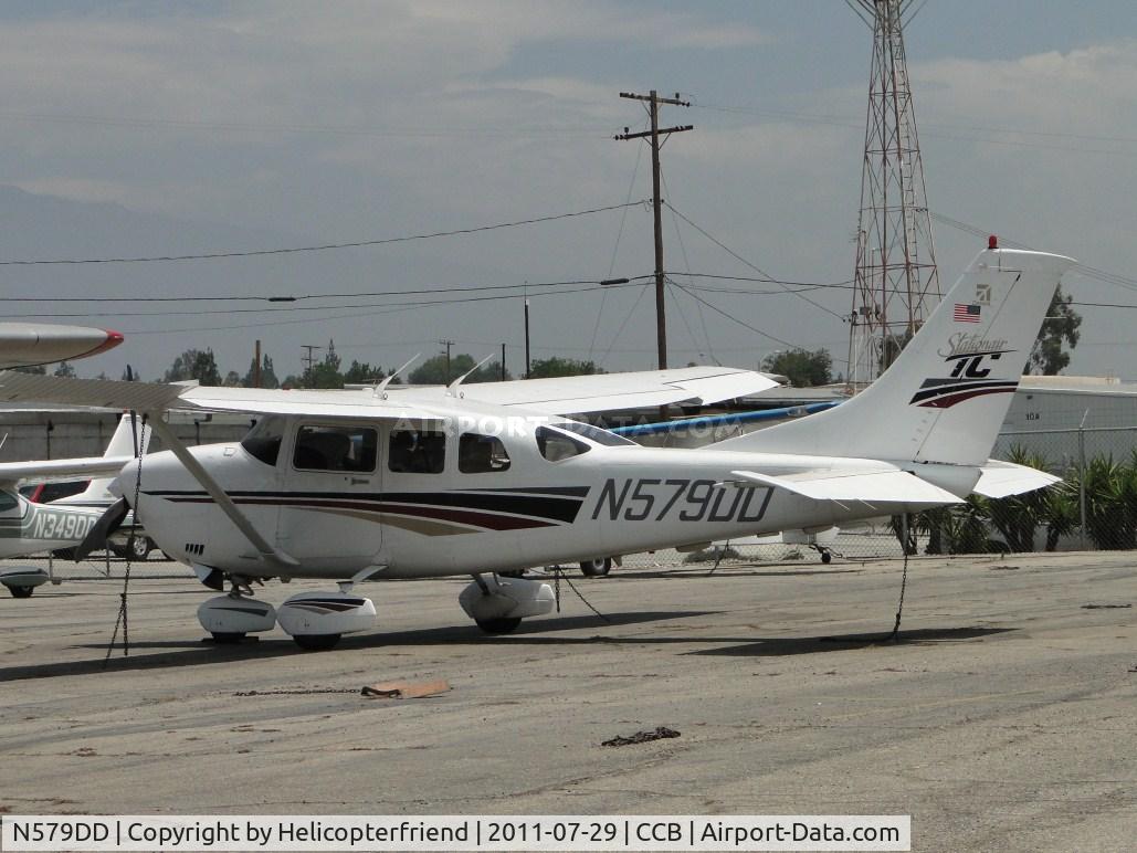 N579DD, 2001 Cessna T206H Turbo Stationair C/N T20608256, Parked in Foothill Sales & Service parking area