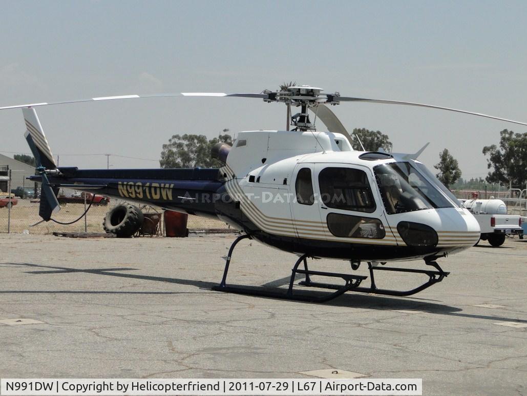 N991DW, 1992 Eurocopter AS-350B-2 Ecureuil C/N 2634, Parked in south central parking area