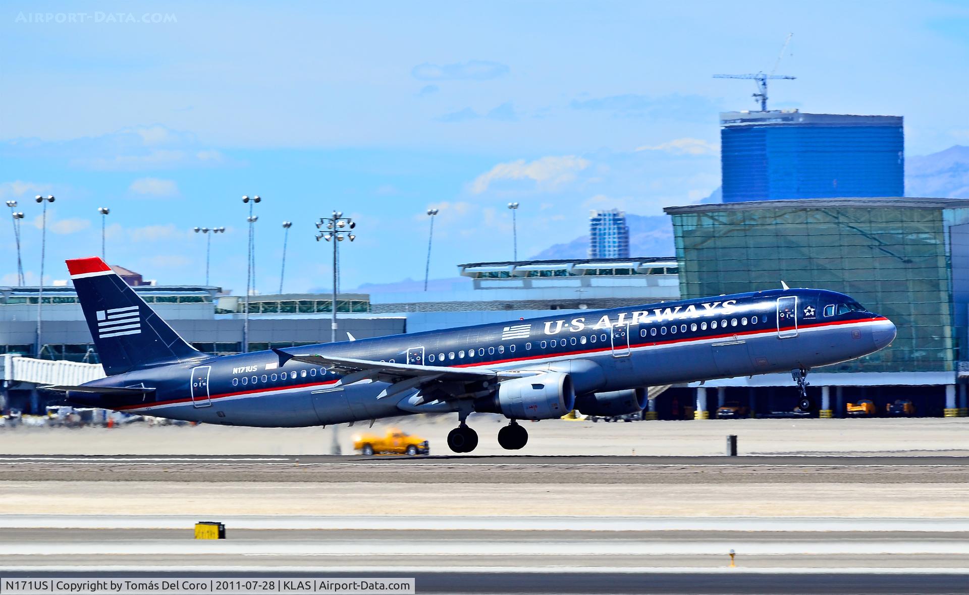 N171US, 2001 Airbus A321-211 C/N 1465, N171US US Airways 2001 Airbus A321-211 C/N 1465

Las Vegas - McCarran International (LAS / KLAS)
USA - Nevada, July 28, 2011
Photo: Tomás Del Coro