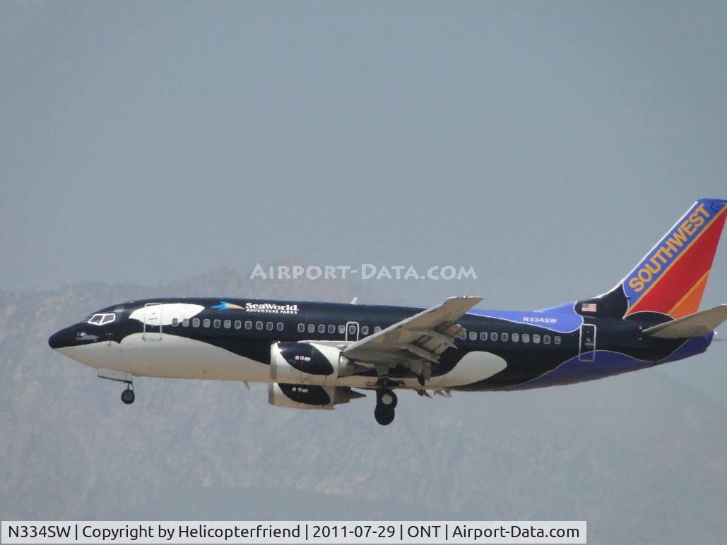 N334SW, 1988 Boeing 737-3H4 C/N 23938, Southwest'd Shamu on final to runway 26R