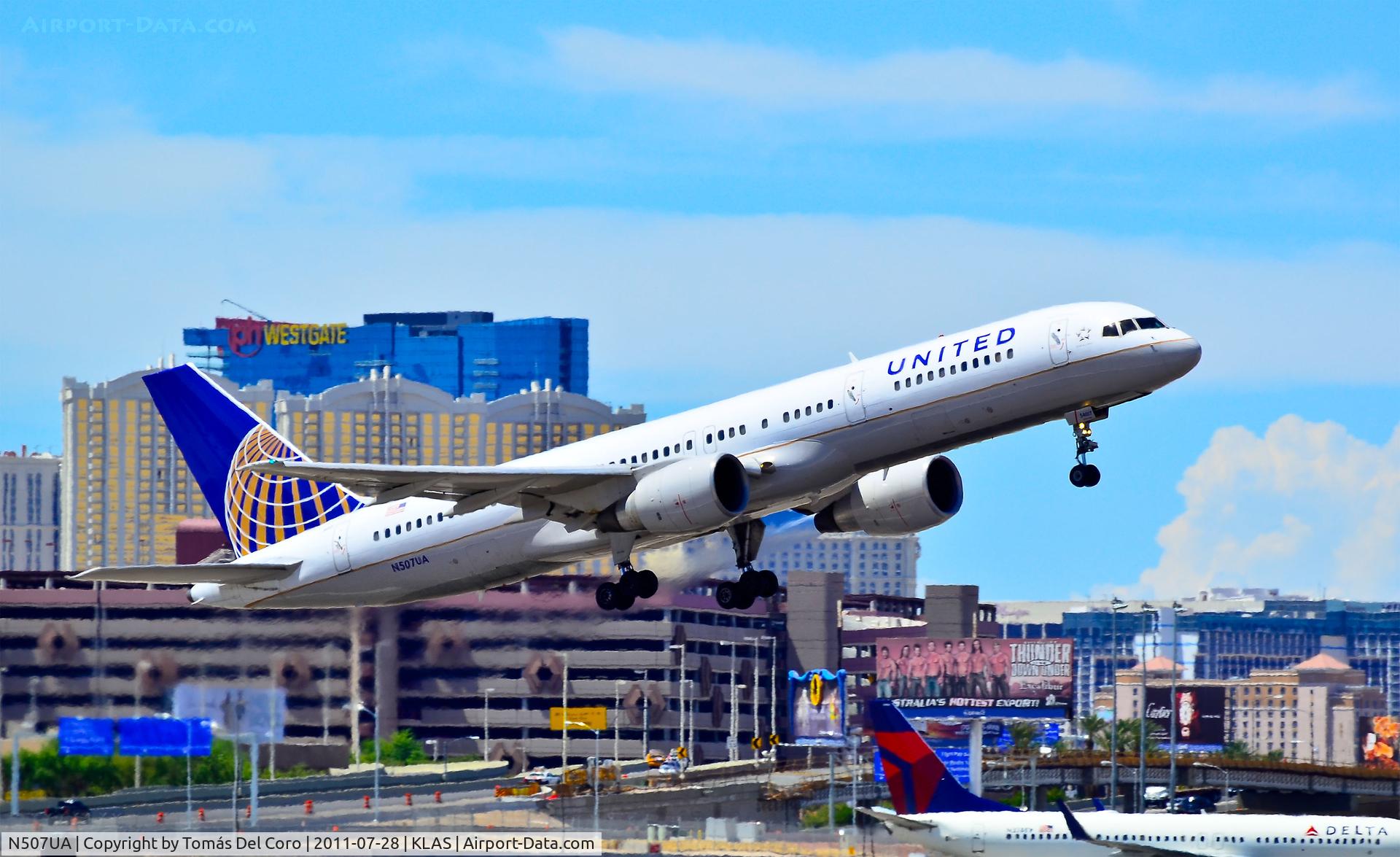 N507UA, 1990 Boeing 757-222F C/N 24743, N507UA United Airlines 1990 Boeing 757-222 C/N 24743

Las Vegas - McCarran International (LAS / KLAS)
USA - Nevada, July 28, 2011
Photo: Tomás Del Coro