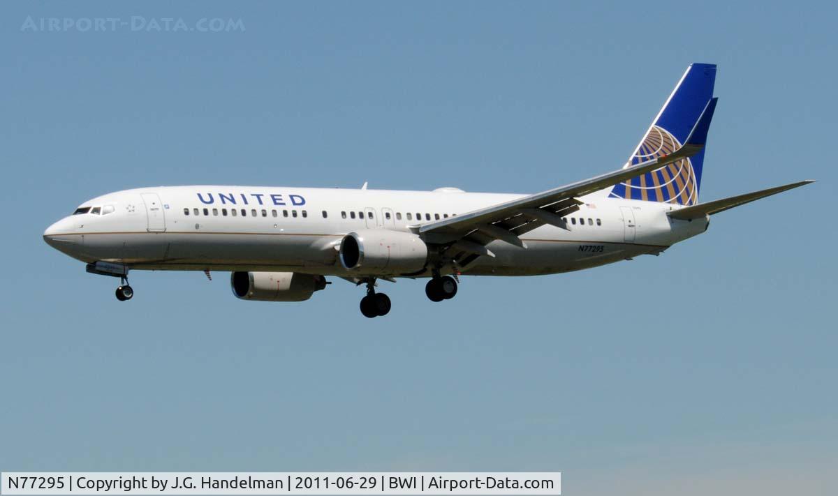 N77295, 2005 Boeing 737-824 C/N 34001, on final to 33L