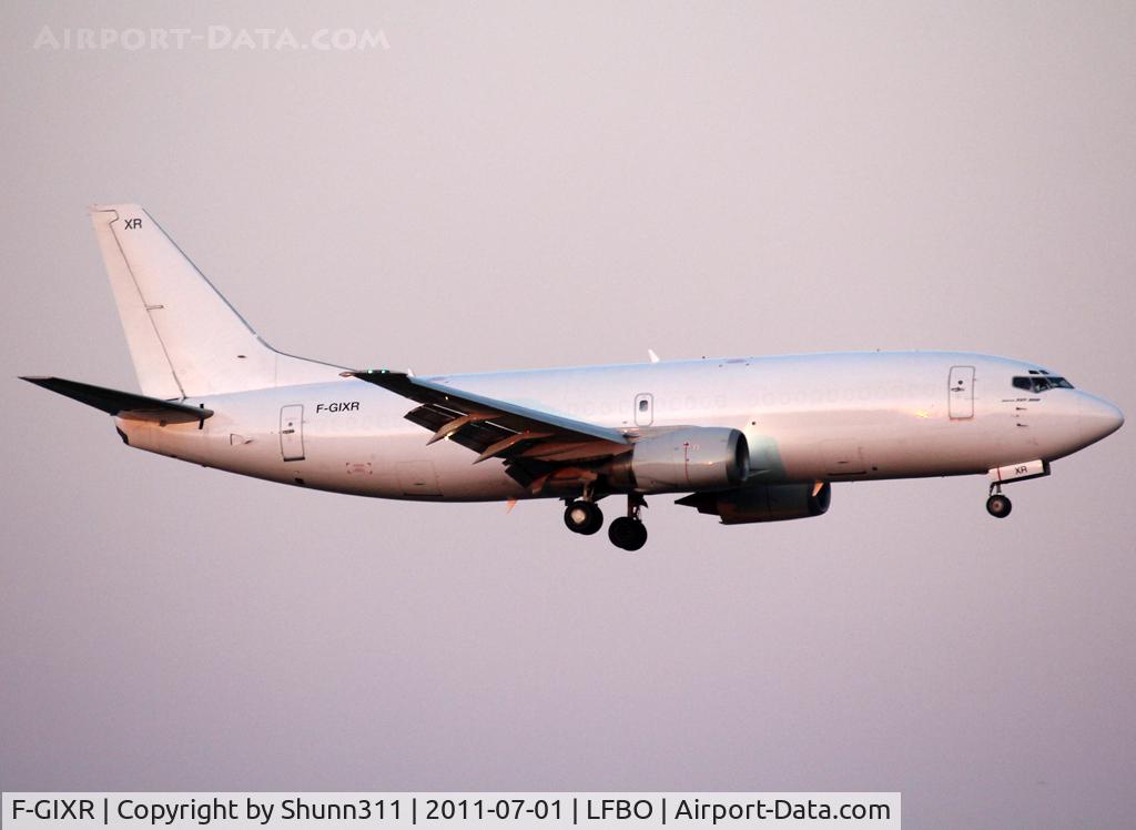 F-GIXR, 1992 Boeing 737-3H6 C/N 27125, Landing rwy 32L in all white c/s on right side only...