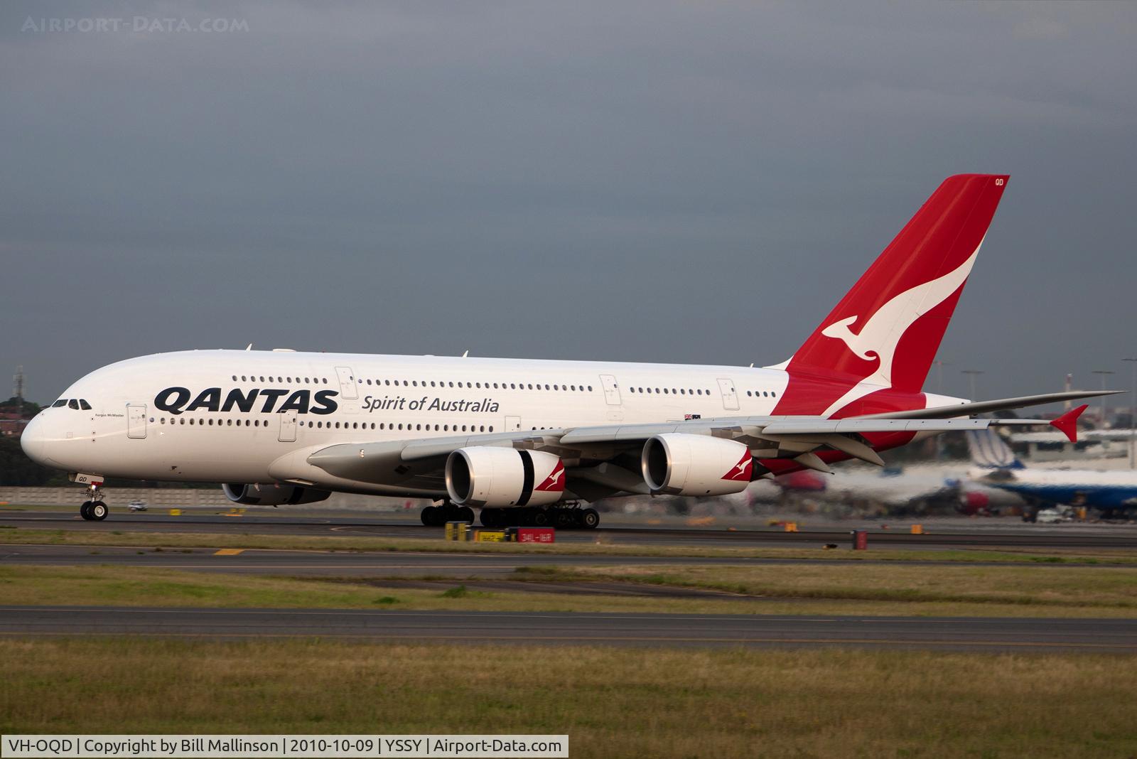 VH-OQD, 2008 Airbus A380-842 C/N 026, down onto 16R