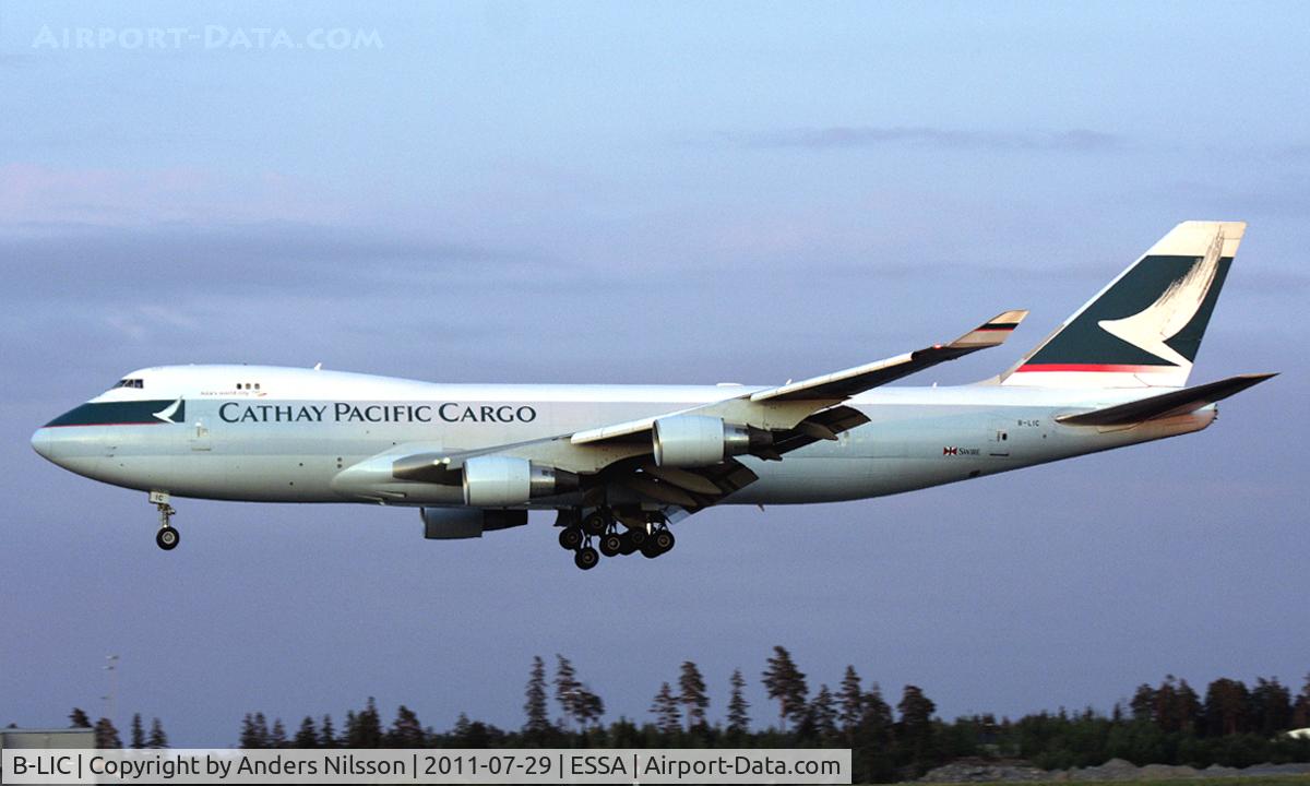 B-LIC, 2009 Boeing 747-467ERF C/N 36868, Landing on runway 01L
