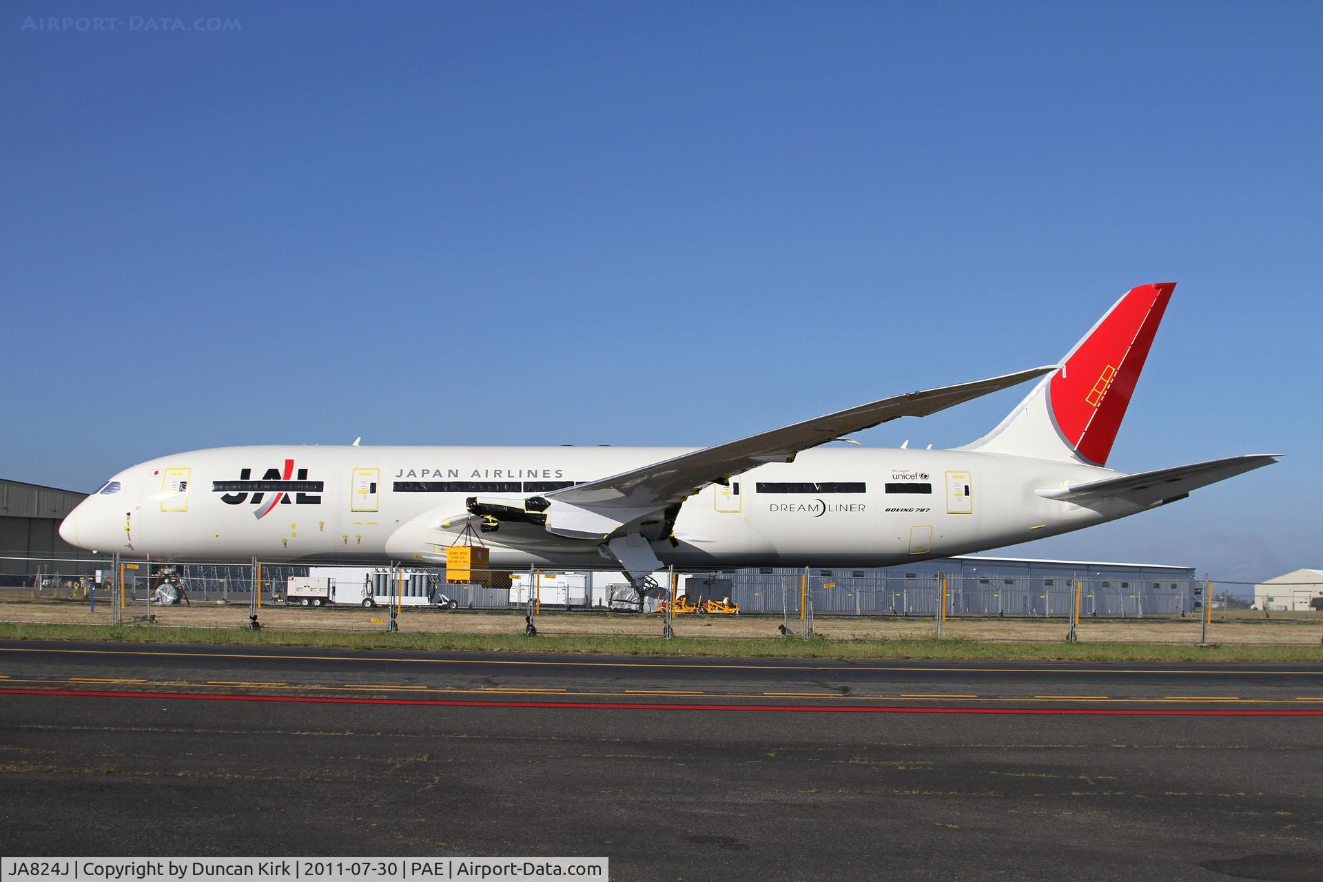JA824J, 2011 Boeing 787-846 Dreamliner C/N 34834, Japan Airlines l/n 27 which has yet to be allocated a registration #. It will not be delivered in these 