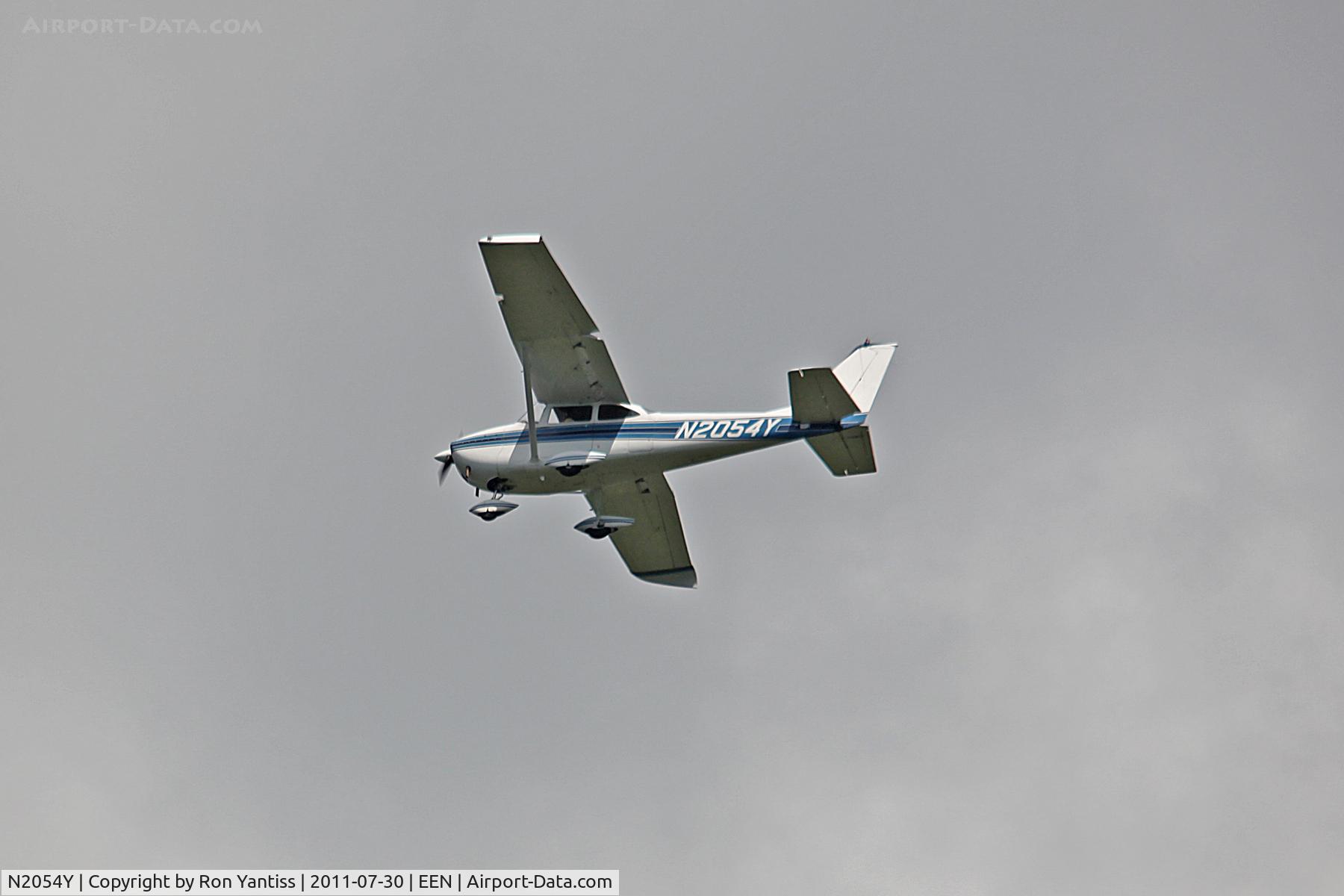 N2054Y, 1962 Cessna 172D C/N 17249554, On approach to runway 2, Keene, NH