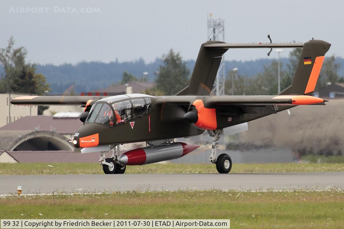 99 32, 1971 North American OV-10B Bronco C/N 338-17, decelerating after touchdown