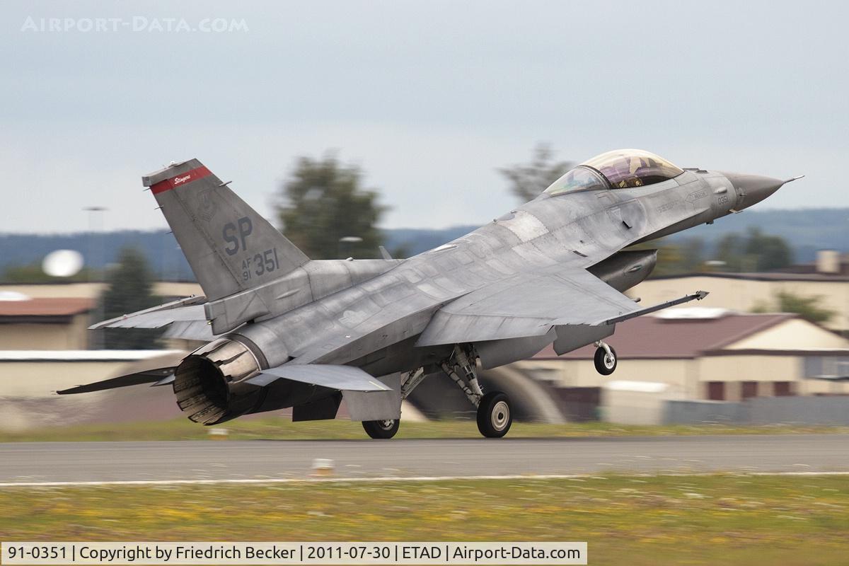 91-0351, 1991 General Dynamics F-16C Fighting Falcon C/N CC-49, decelerating after touchdown