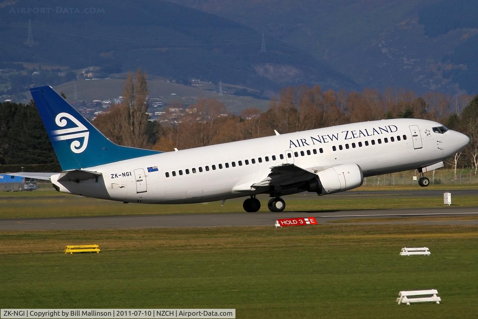 ZK-NGI, 1999 Boeing 737-319 C/N 25608, away from 20