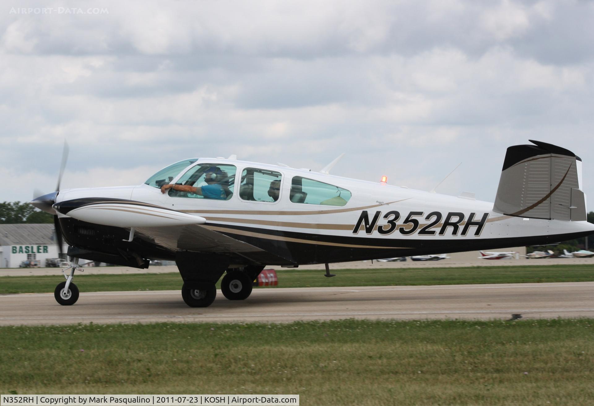 N352RH, 1964 Beech S35 Bonanza C/N D-7562, Beech S35