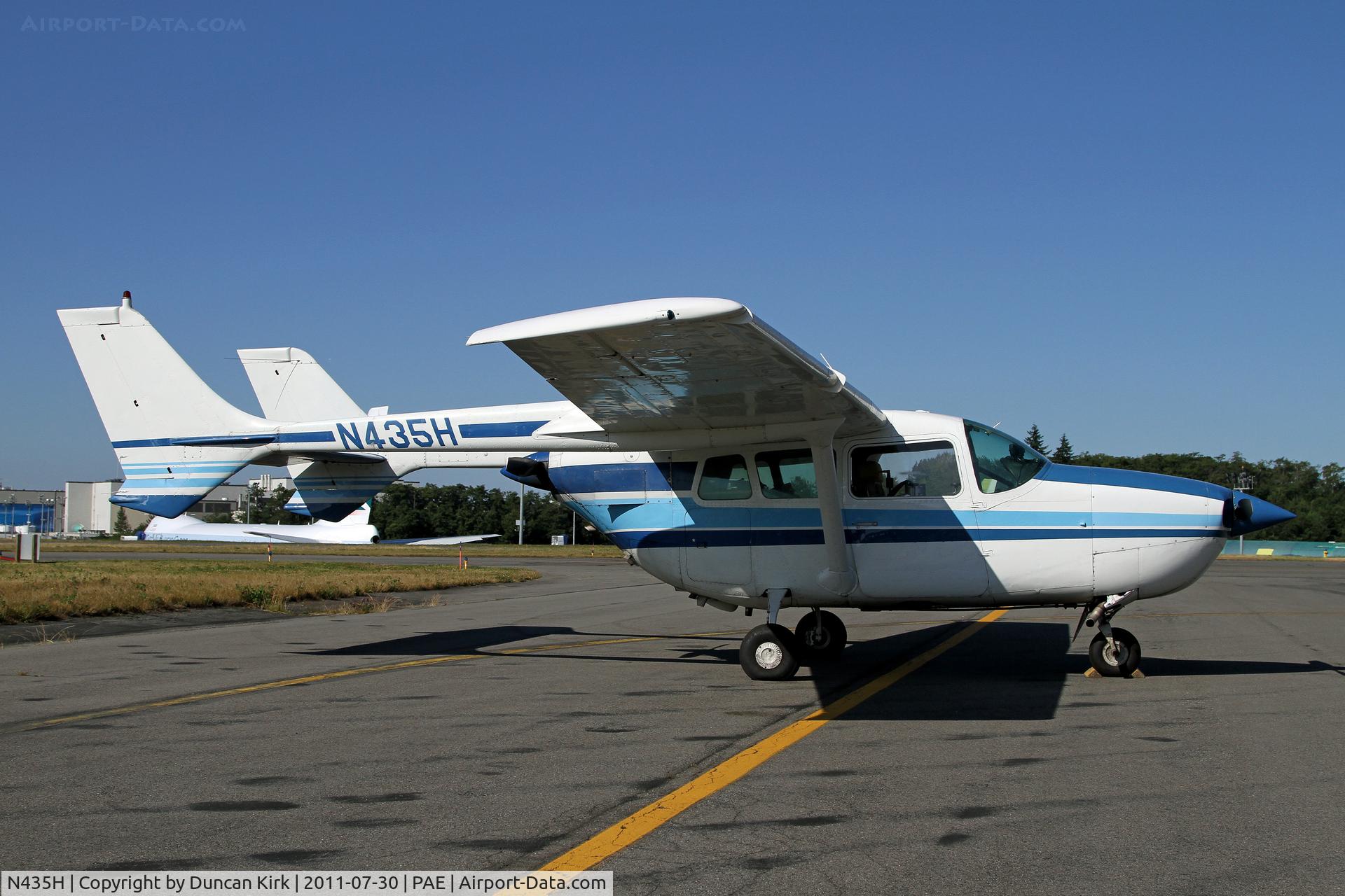 N435H, 1969 Cessna 337D Super Skymaster C/N 337-1072, Welcomed visitor on Castle & Cooke's ramp