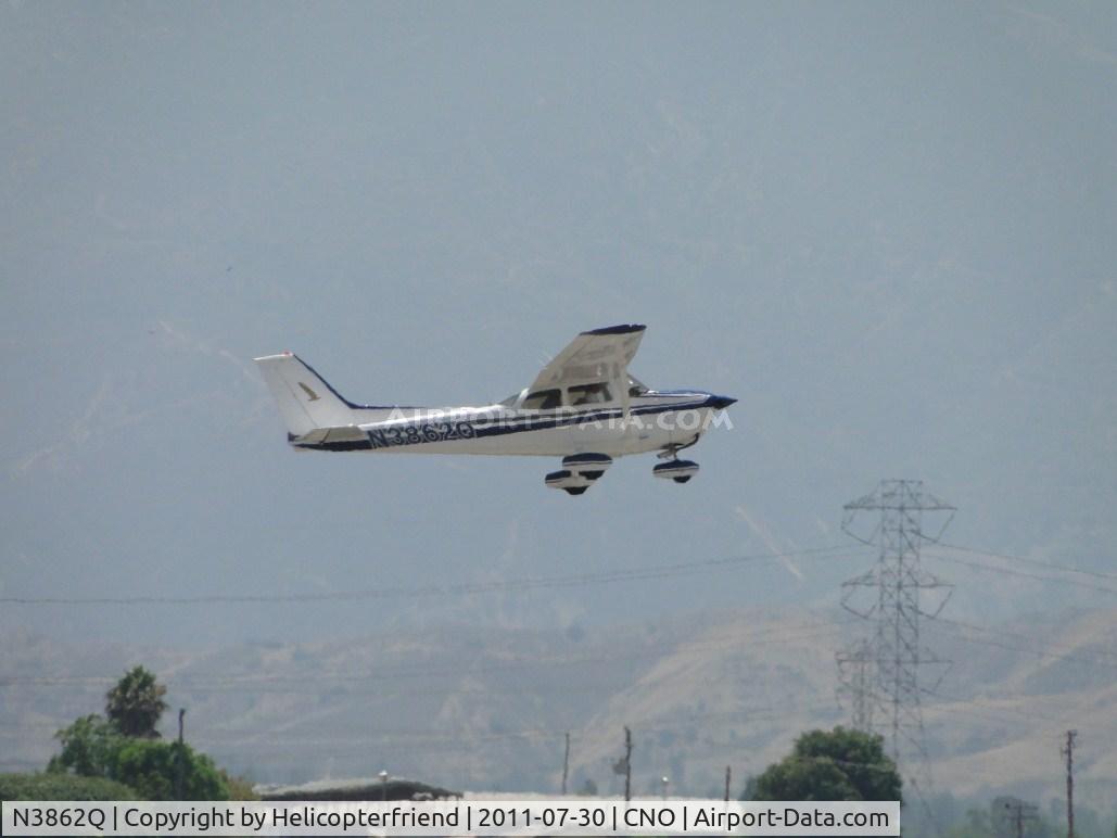 N3862Q, 1971 Cessna 172L C/N 17259962, Taking off from runway 26R