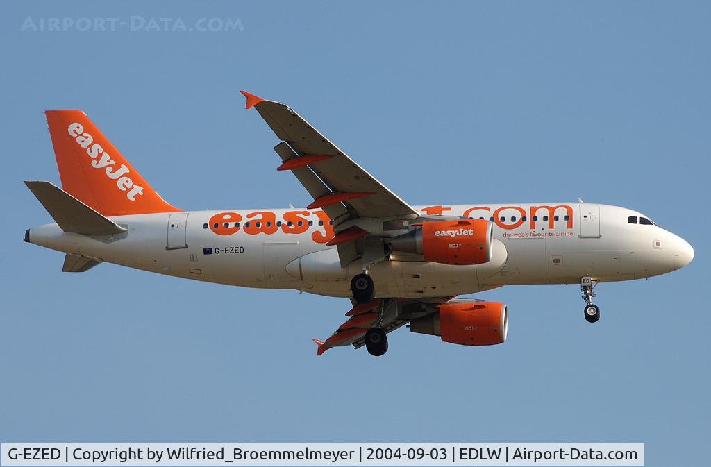 G-EZED, 2004 Airbus A319-111 C/N 2170, easyJet / On Approach to Runway 24.