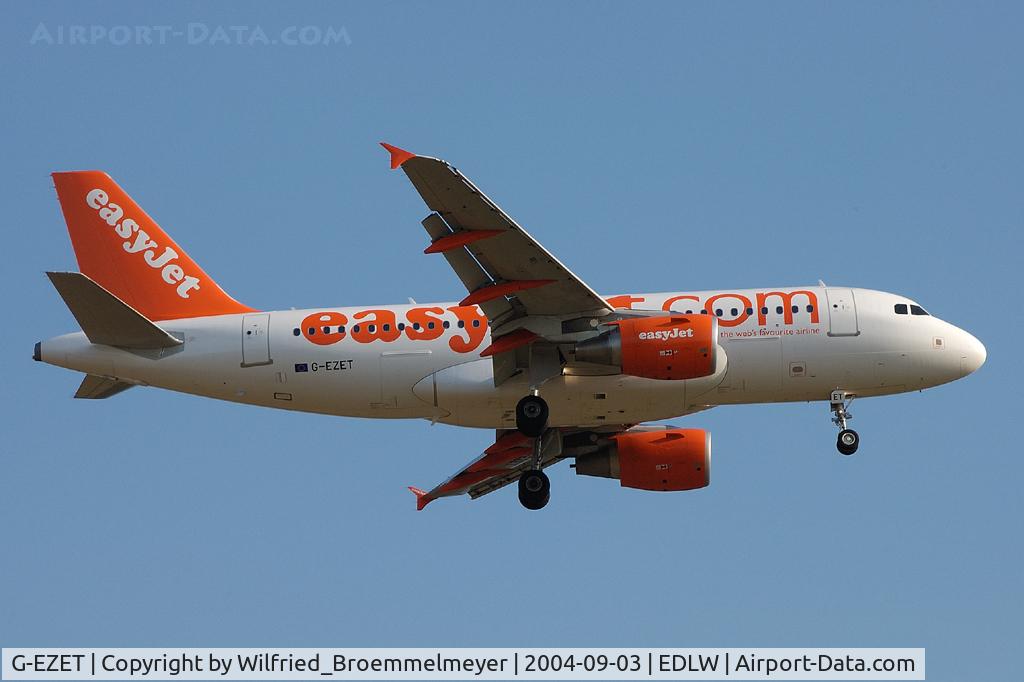 G-EZET, 2004 Airbus A319-111 C/N 2271, easyJet / On approach to Runway 24.