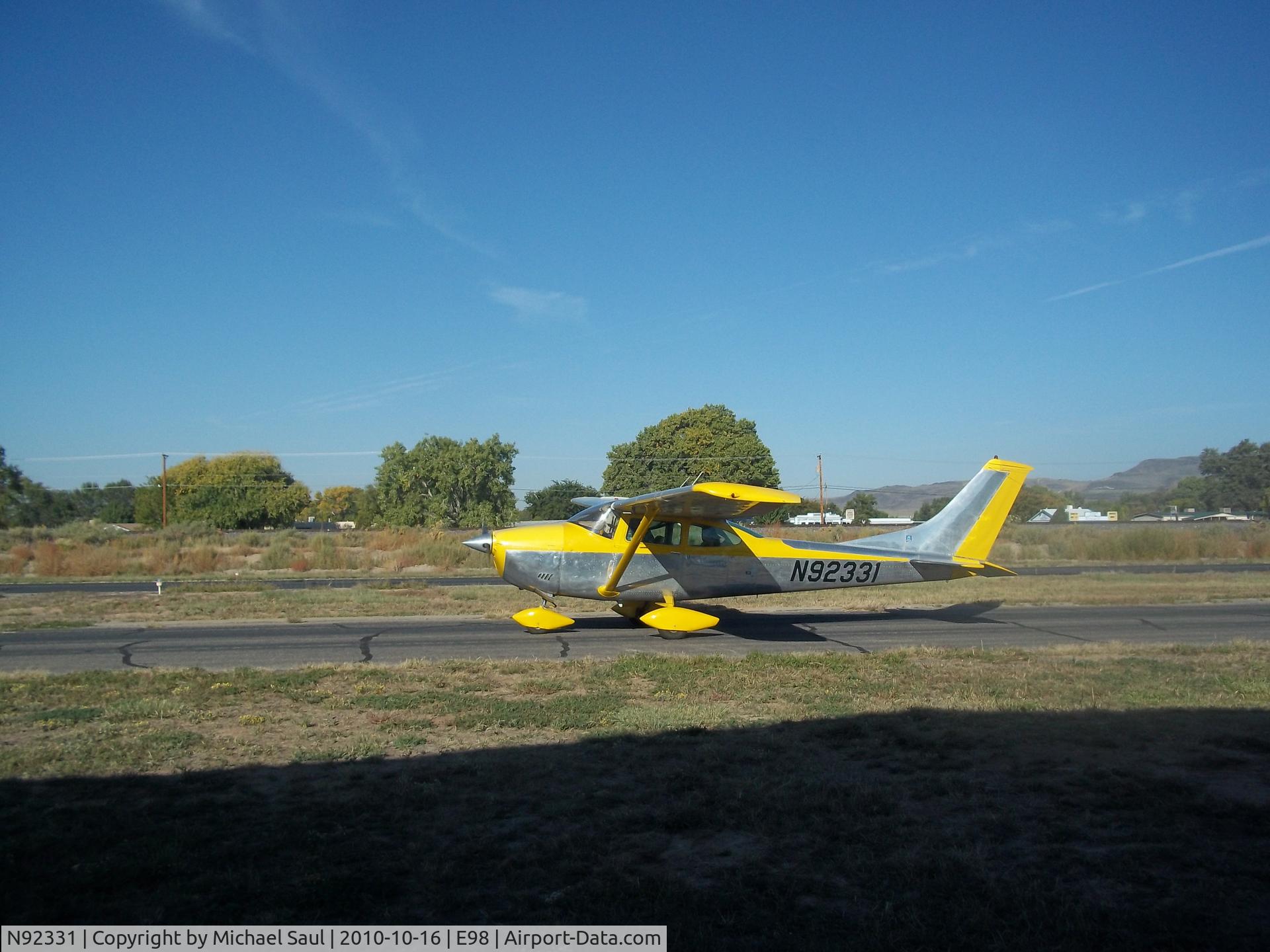 N92331, 1969 Cessna 182N Skylane C/N 18260157, Here is N92331 Taxiing out for departure on 10/16/1020 known as my lucky day.
N92331,
