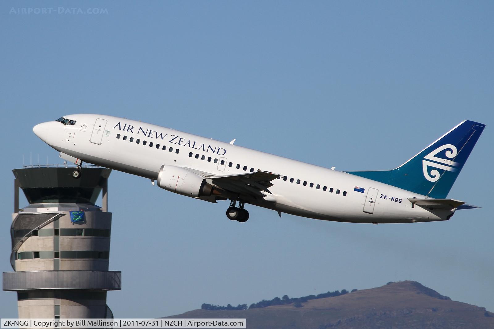 ZK-NGG, 1999 Boeing 737-319 C/N 25606, touch and go practice