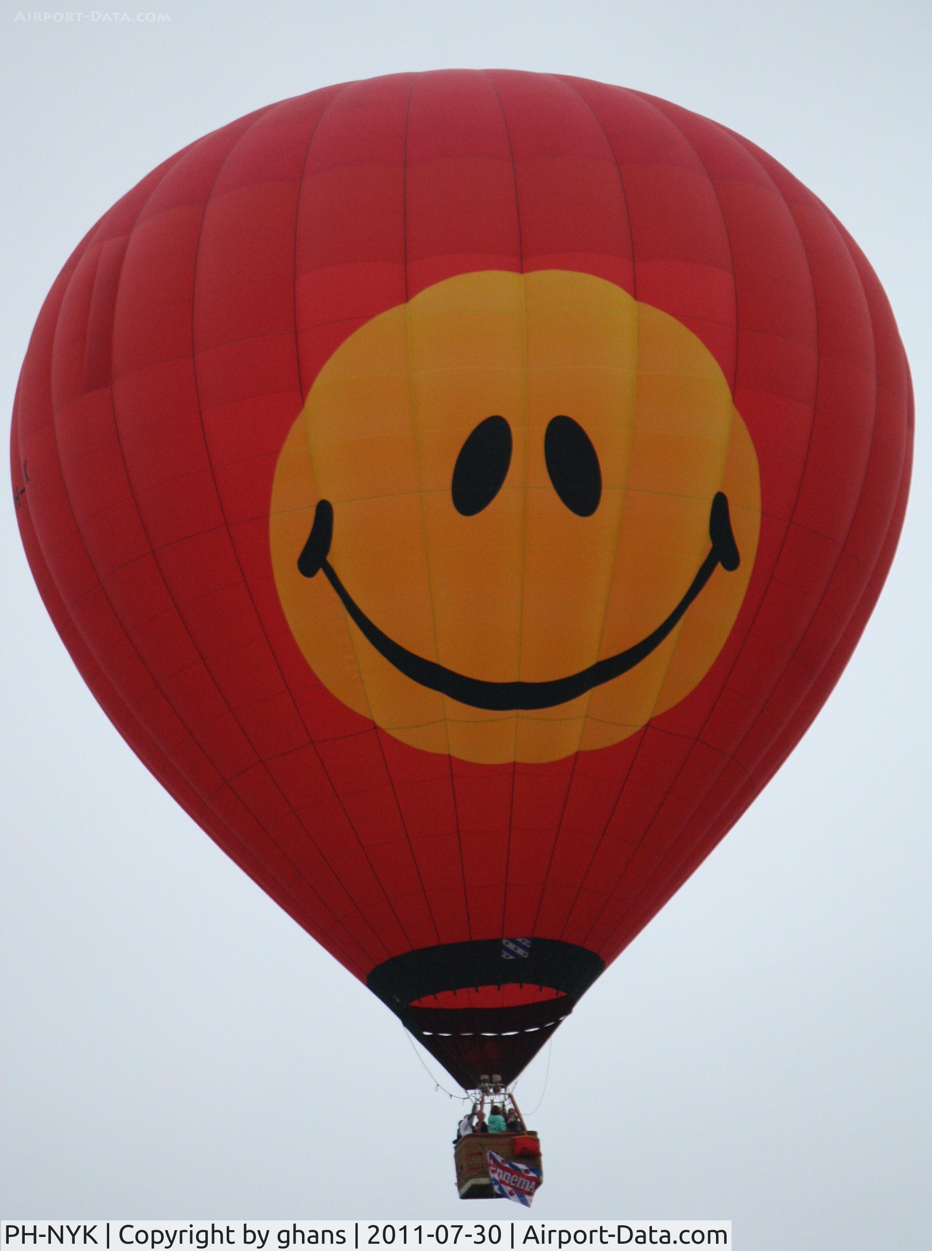 PH-NYK, Lindstrand LBL 150A C/N 897, smily