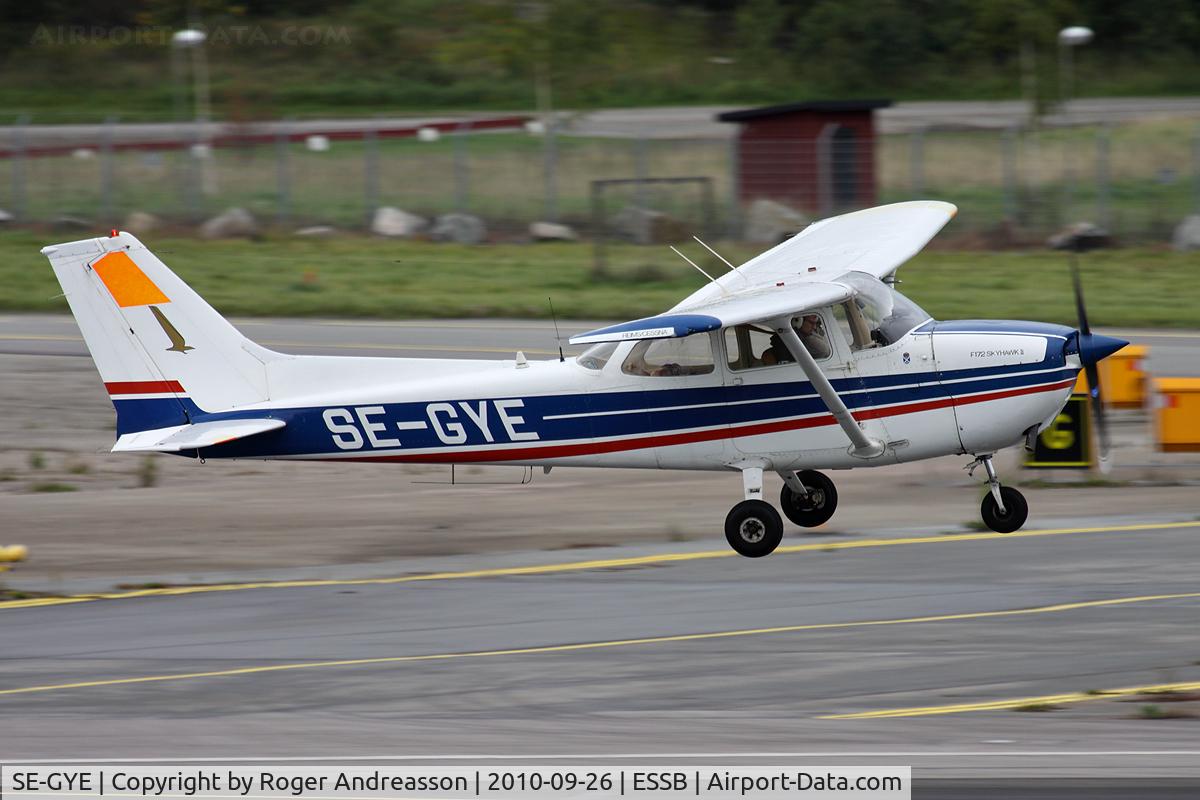 SE-GYE, 1978 Cessna F172N II C/N F17201687, Takeoff rwy 30