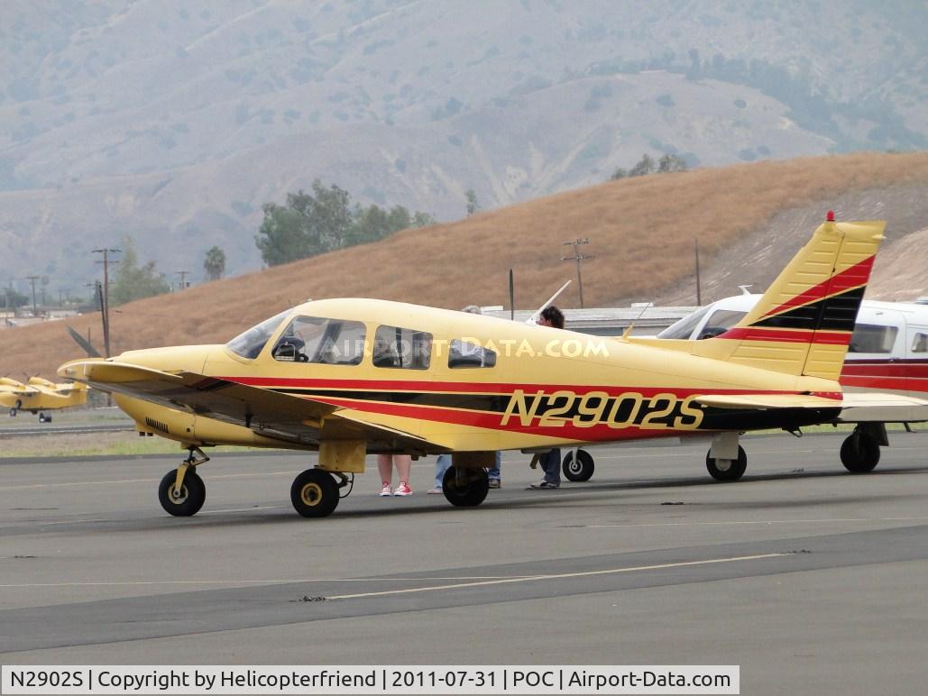 N2902S, Piper PA-28-181 Archer II C/N 28-7990540, Preparing to load up and depart
