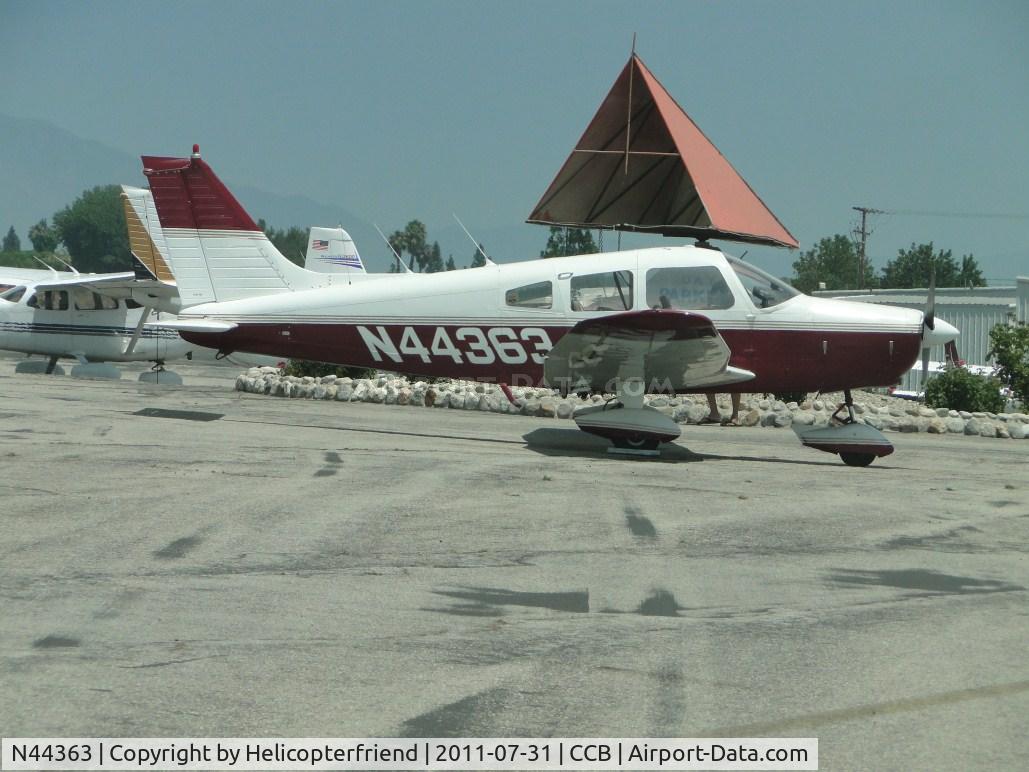 N44363, 1974 Piper PA-28-151 C/N 28-7415626, Parked north of Maniac Mike's Cafe