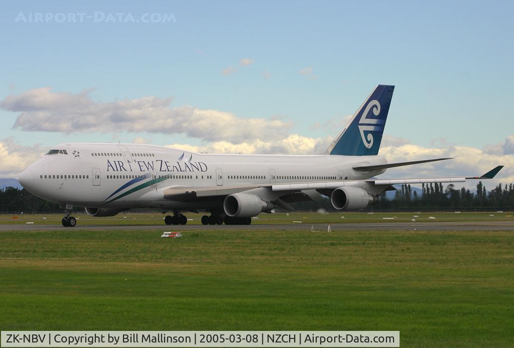 ZK-NBV, 1998 Boeing 747-419 C/N 26910, taxi to A7 on 02 as NZ90 to AKL