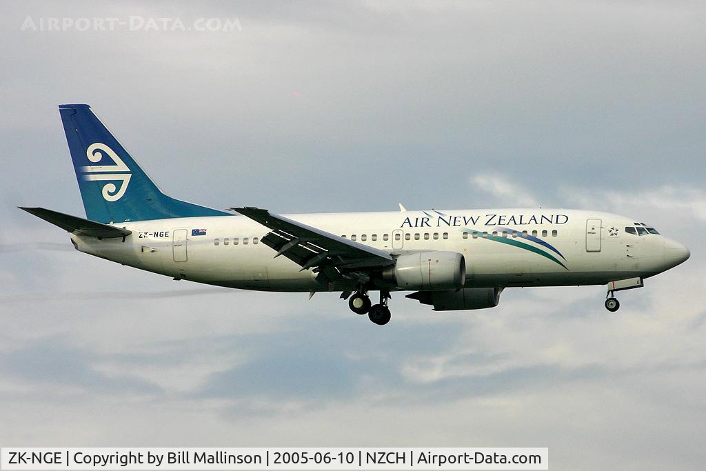 ZK-NGE, 1998 Boeing 737-3U3 C/N 28733, finals to 20