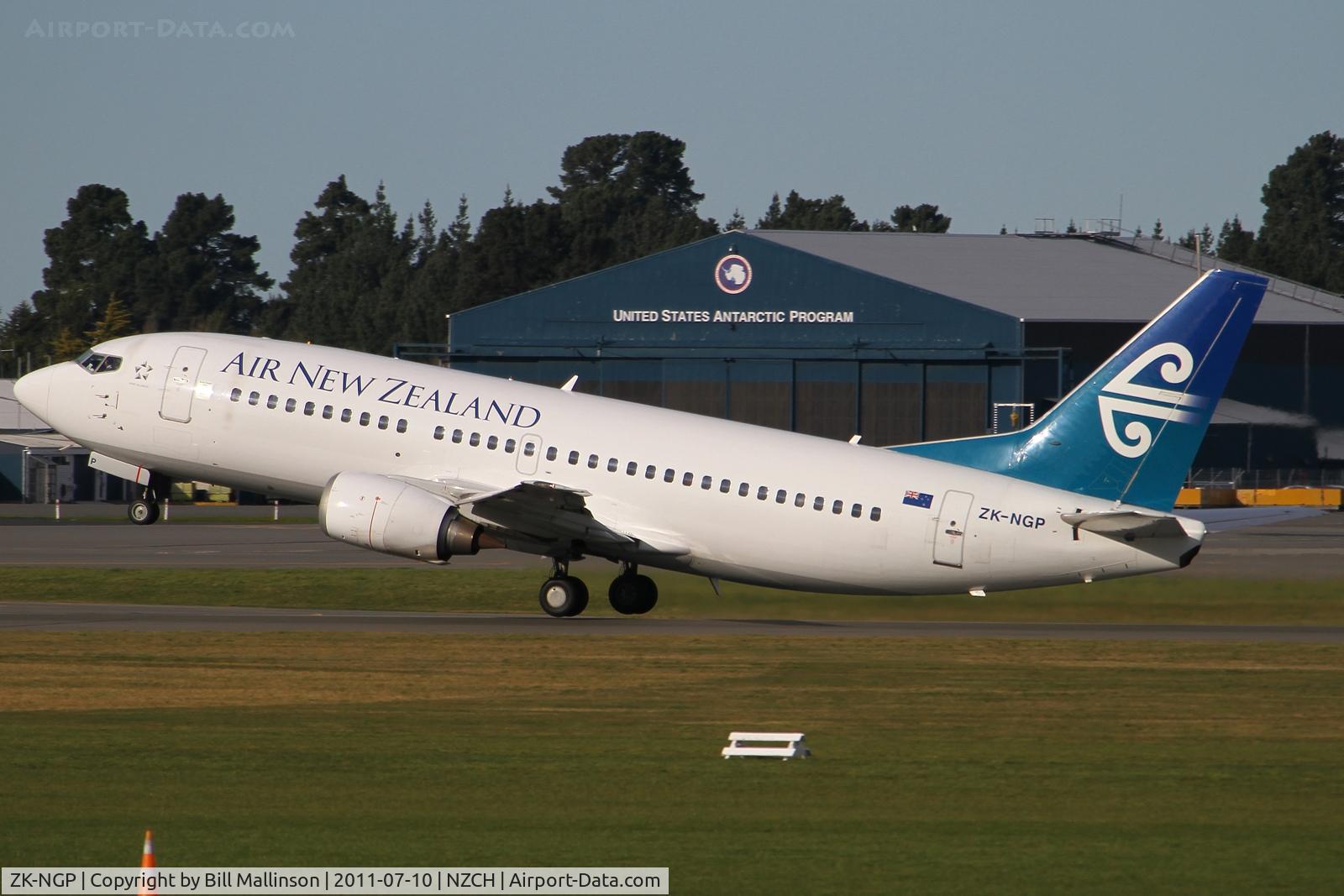 ZK-NGP, 1998 Boeing 737-33A C/N 27459, away from 02