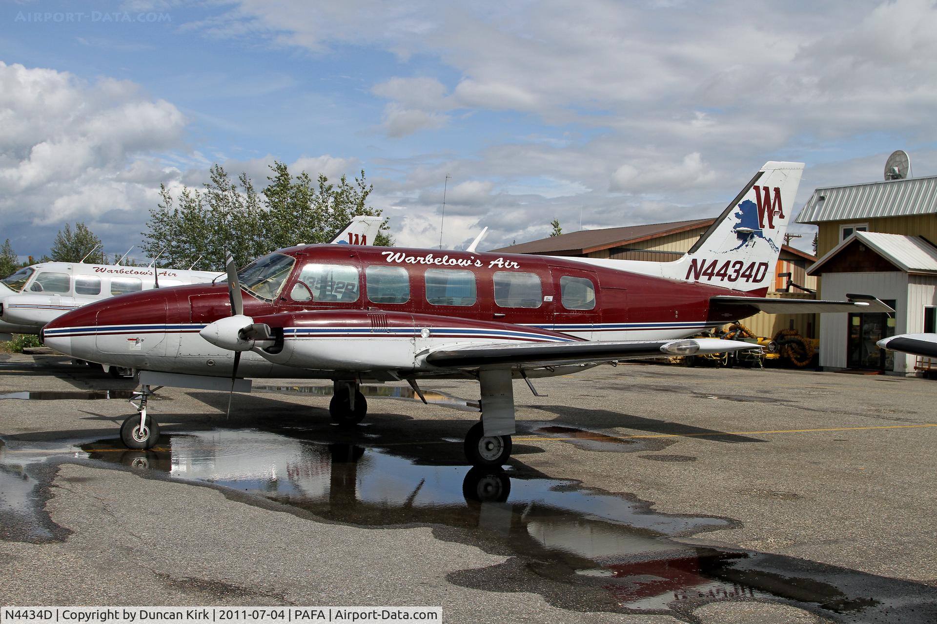 N4434D, 1974 Piper PA-31-350 Chieftain C/N 31-7552020, Odd ball scheme for Warbelows