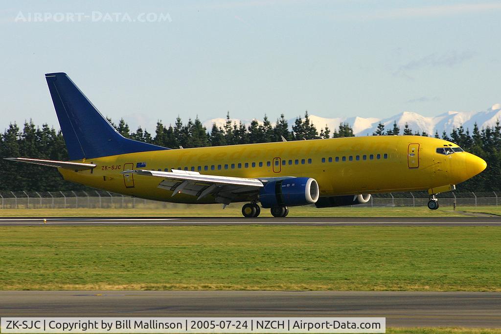 ZK-SJC, 1998 Boeing 737-3U3 C/N 28738, looking a little lost with no titles