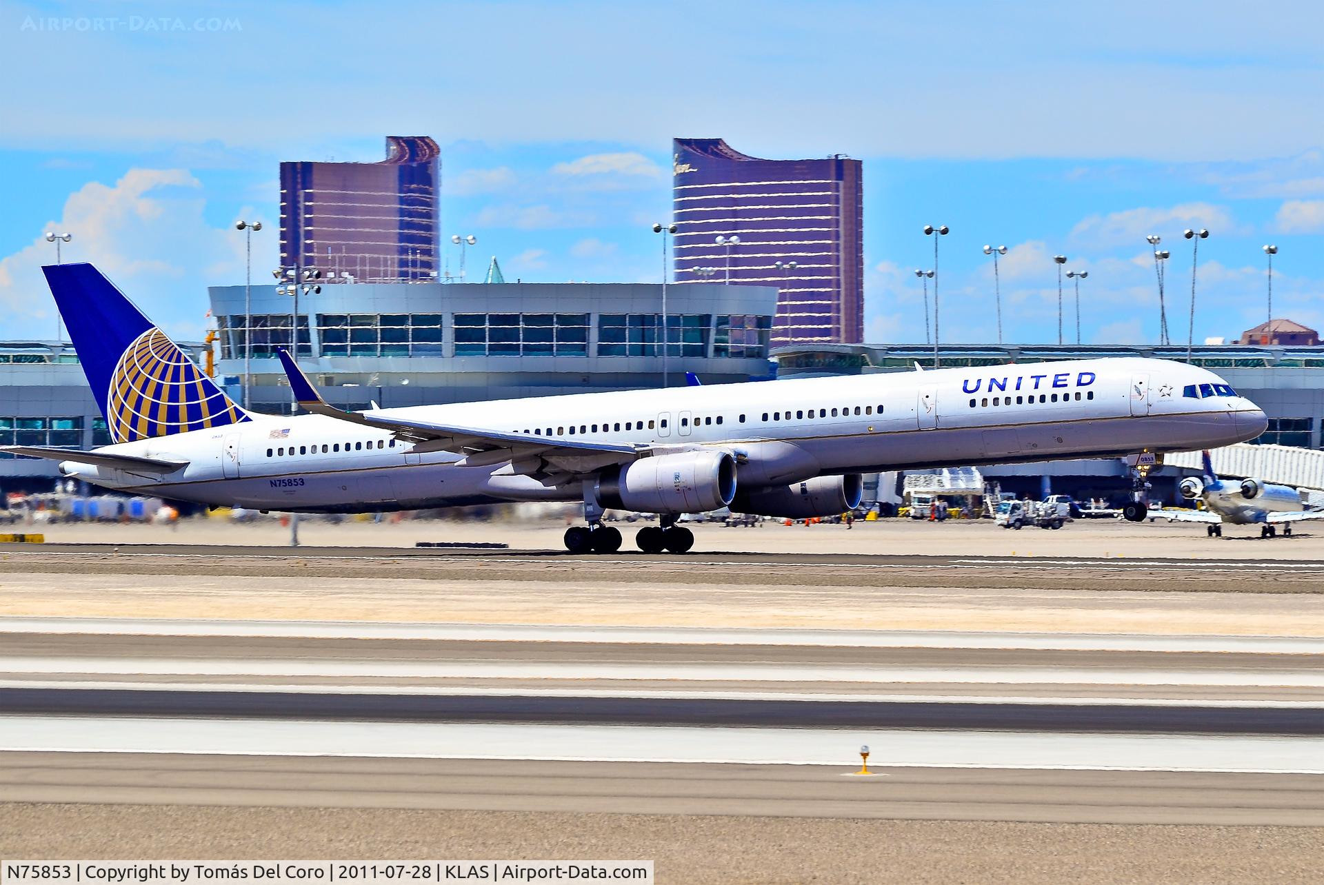 N75853, 2002 Boeing 757-324 C/N 32812, N75853 United Airlines 2002 Boeing 757-324 C/N 32812

Las Vegas - McCarran International (LAS / KLAS)
USA - Nevada, July 28, 2011
Photo: Tomás Del Coro