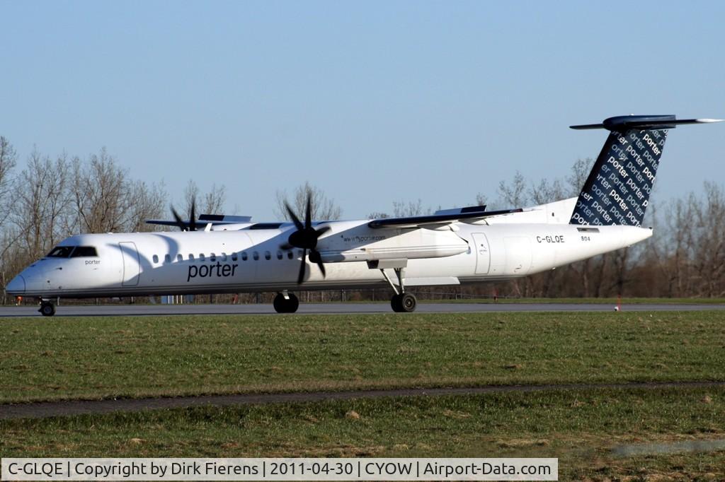 C-GLQE, 2006 De Havilland Canada DHC-8-402Q Dash 8 C/N 4140, Preparing to takeoff on rwy 25.