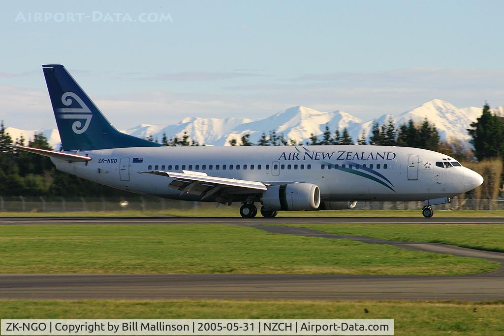 ZK-NGO, 1997 Boeing 737-37Q C/N 28548, landing on 02