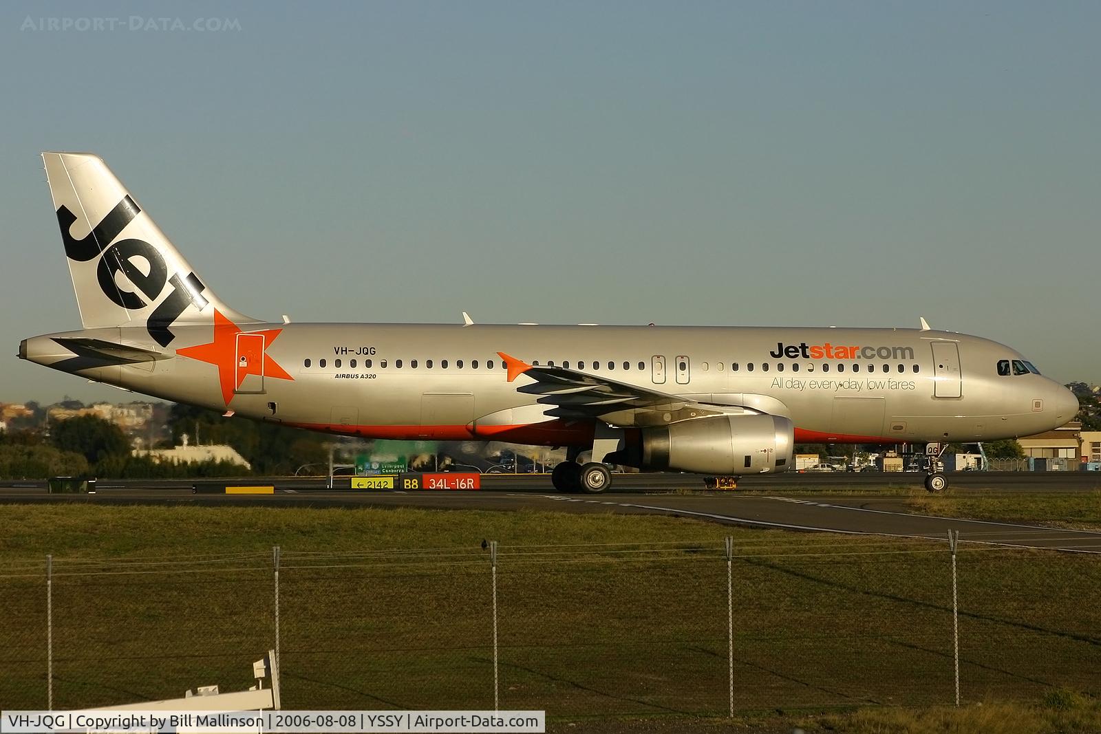 VH-JQG, 2004 Airbus A320-232 C/N 2169, early arrival....taxiing to terminal.