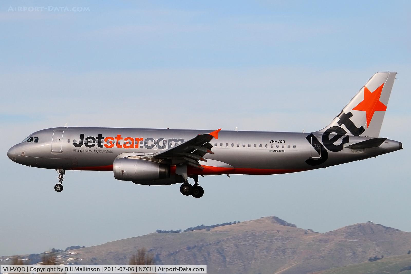 VH-VQD, 2008 Airbus A320-232 C/N 3547, finals to 02