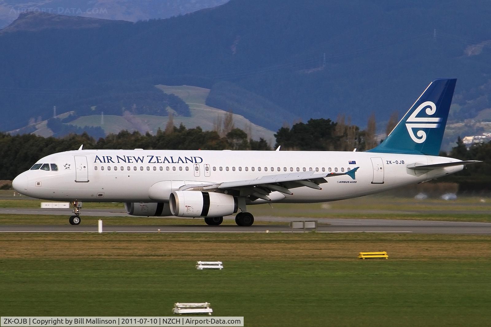 ZK-OJB, 2003 Airbus A320-232 C/N 2090, down onto 02