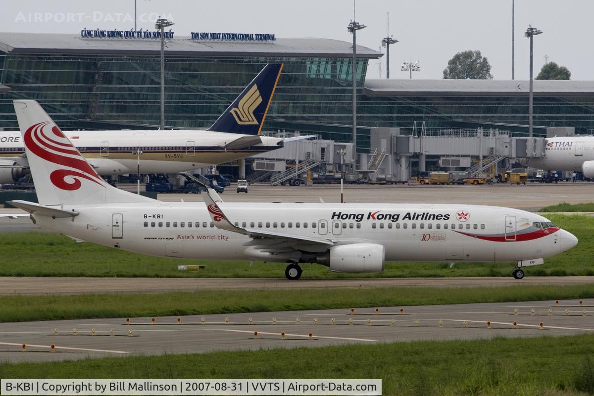 B-KBI, 2006 Boeing 737-808 C/N 34709, readying for r/w 25L