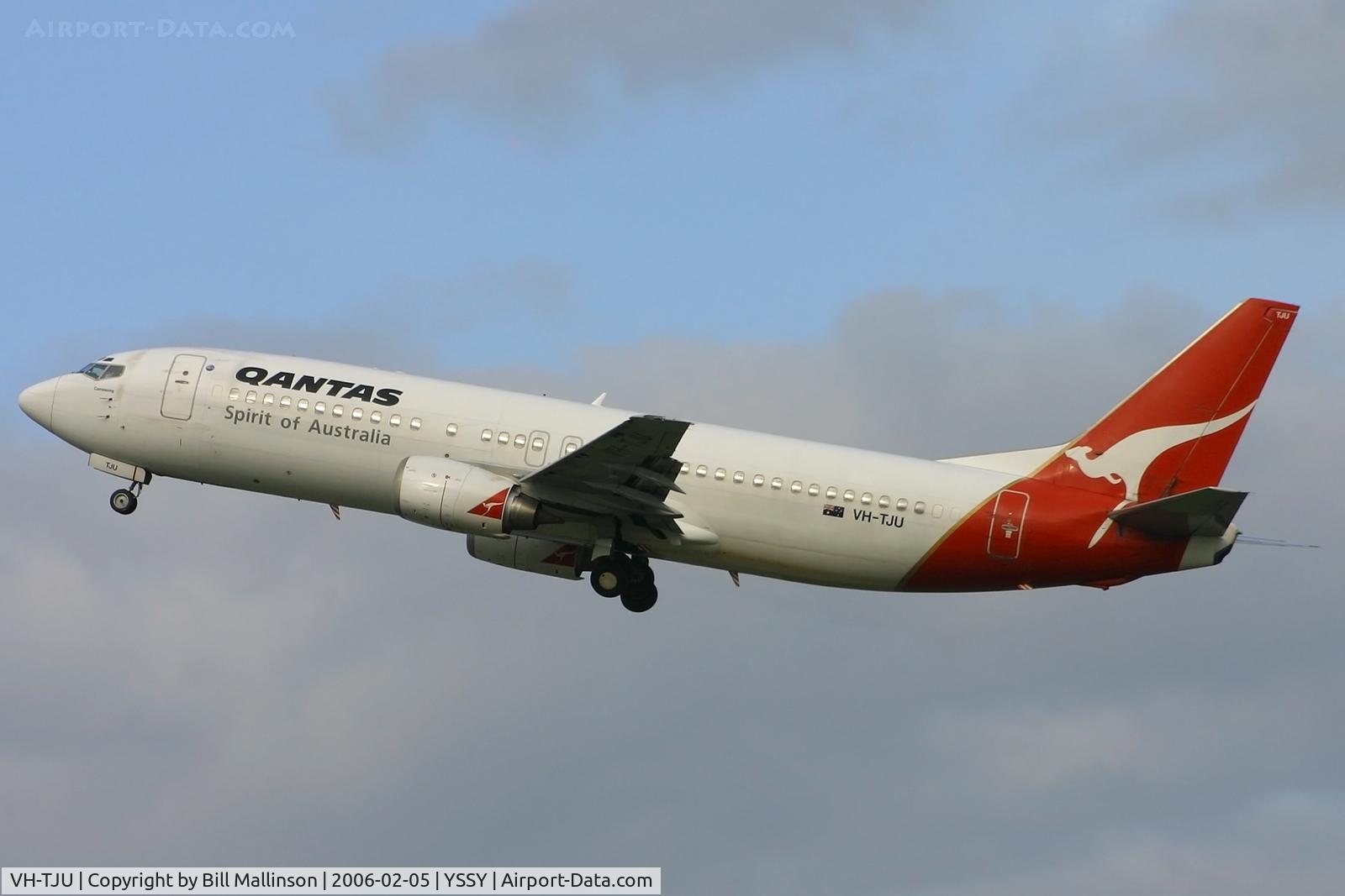 VH-TJU, 1993 Boeing 737-476 C/N 24446, away from 16R