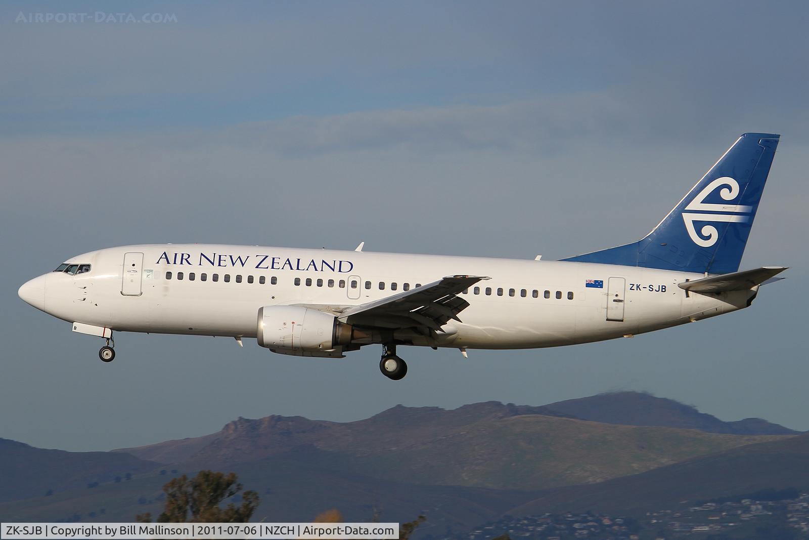 ZK-SJB, 1997 Boeing 737-33R C/N 28868, finals to 02