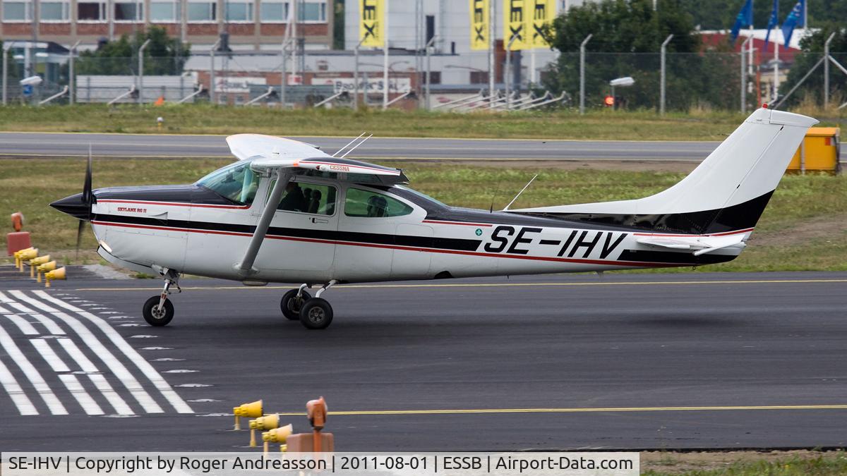 SE-IHV, 1982 Cessna R182 Skylane RG C/N R18201867, Takeoff rwy 30