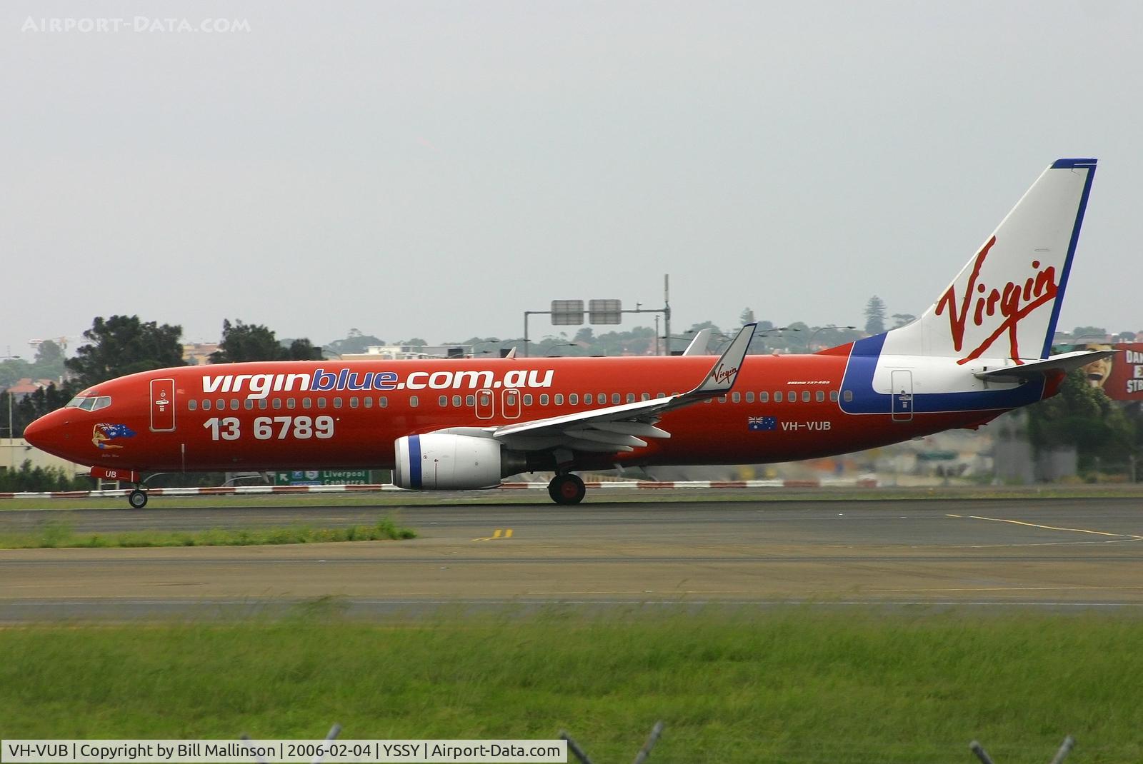 VH-VUB, 2004 Boeing 737-8FE C/N 34013, taxi to 34L