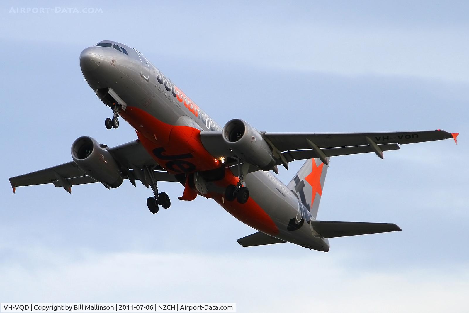 VH-VQD, 2008 Airbus A320-232 C/N 3547, away from 02