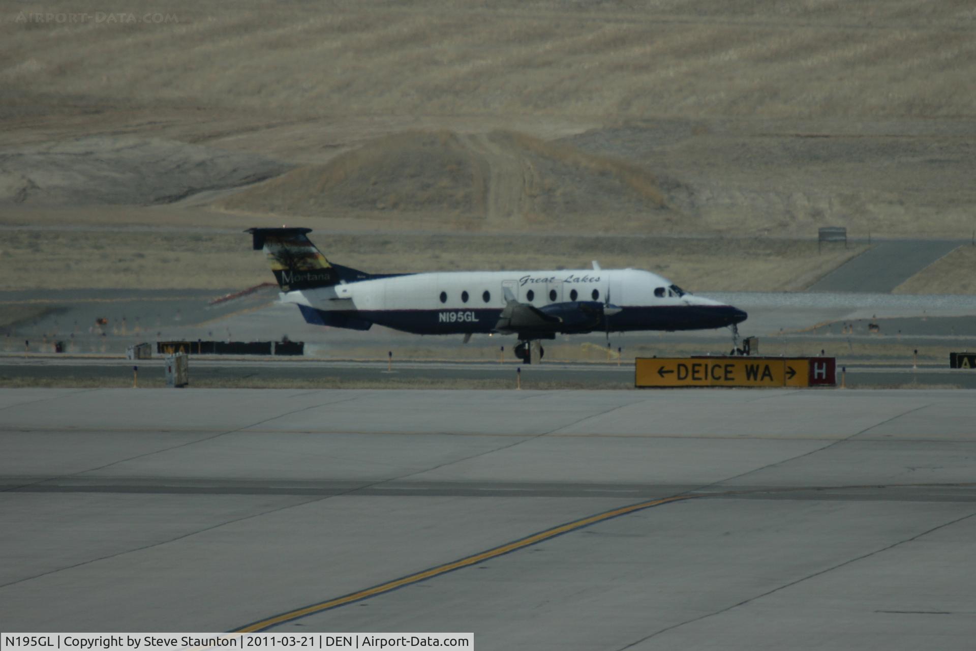 N195GL, 1996 Beech 1900D C/N UE-195, Taken at Denver International Airport, in March 2011 whilst on an Aeroprint Aviation tour