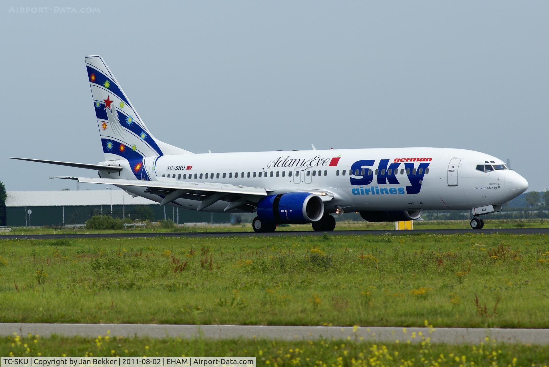 TC-SKU, 2000 Boeing 737-883 C/N 30194, Just after landing on the Polderbaan. (Schiphol)